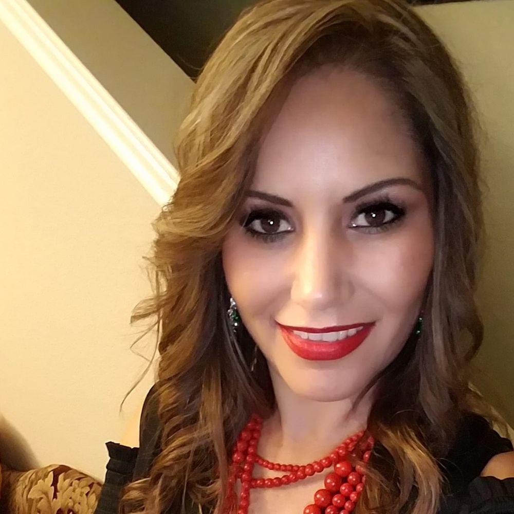 Meet your Posher, Elvia